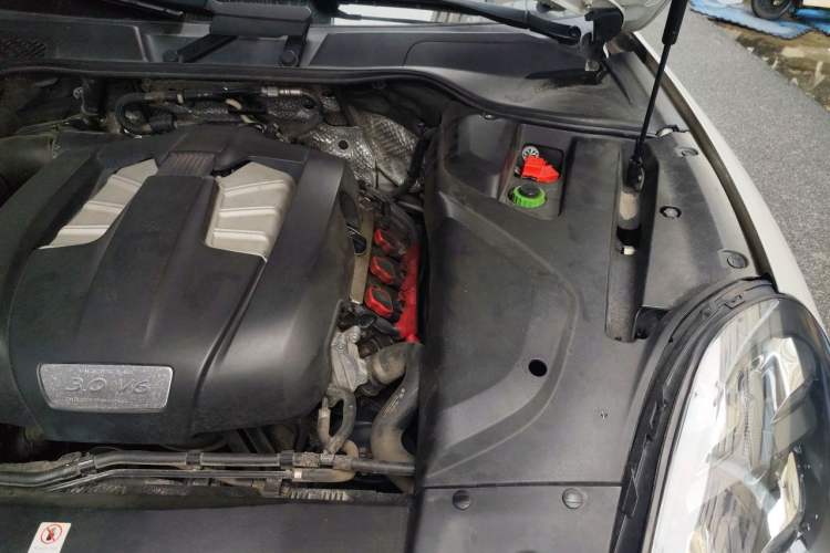 Used Porsche Cayenne 2015 Cayenne 3.0T Engine Bay Left