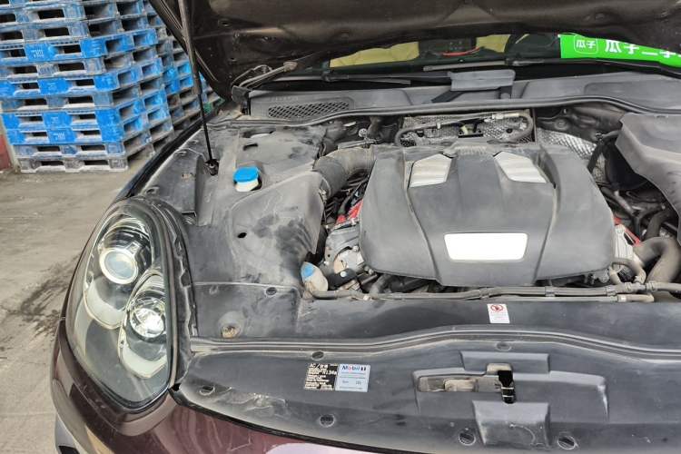 Used Porsche Cayenne 2015 Cayenne 3.0T Engine Bay Right