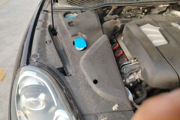 Used Porsche Cayenne 2015 Cayenne 3.0T Engine Bay Right