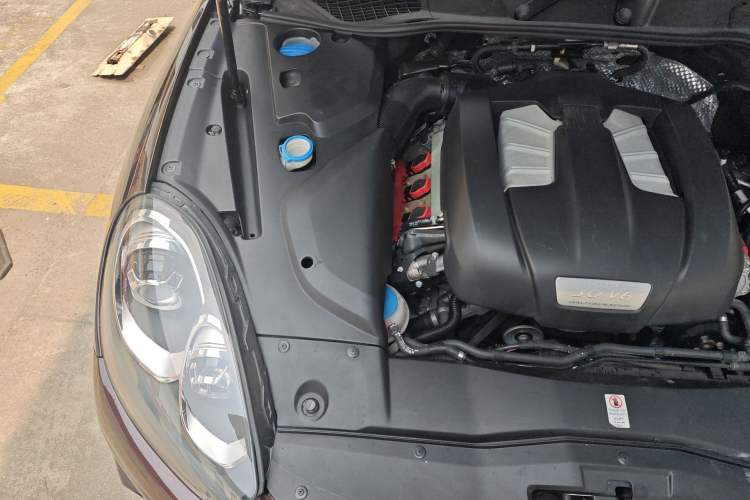 Used Porsche Cayenne 2015 Cayenne 3.0T Engine Bay Right
