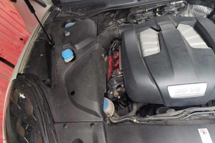Used Porsche Cayenne 2015 Cayenne 3.0T Engine Bay Right