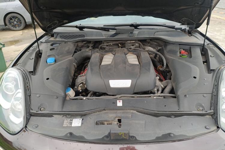 Used Porsche Cayenne 2015 Cayenne 3.0T Engine Bay