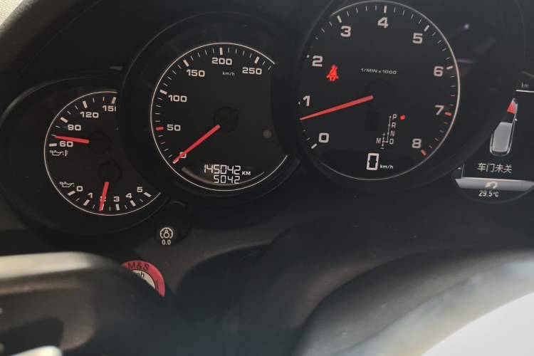 Used Porsche Cayenne 2015 Cayenne 3.0T Odometer Close Up