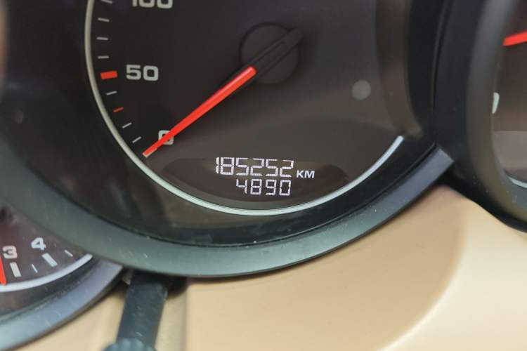 Used Porsche Cayenne 2015 Cayenne 3.0T Odometer Close Up