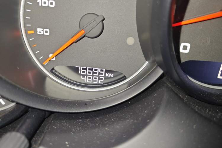 Used Porsche Cayenne 2015 Cayenne 3.0T Odometer Close Up