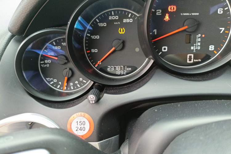 Used Porsche Cayenne 2015 Cayenne 3.0T Odometer Close Up