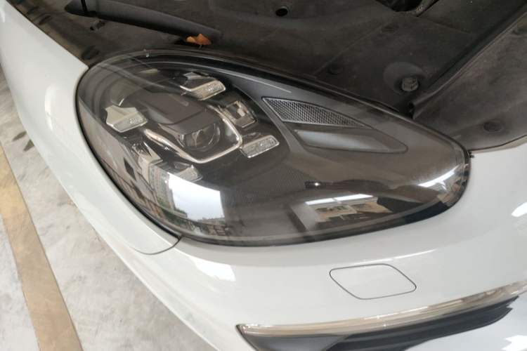 Used Porsche Cayenne 2015 Cayenne 3.0T Right Front Headlight