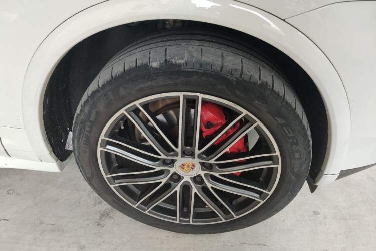 Used Porsche Cayenne 2015 Cayenne 3.0T Right Front Wheel Hub