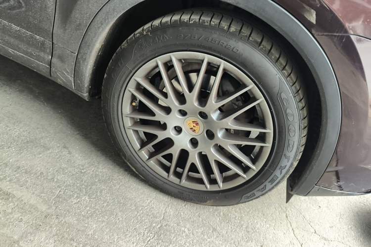 Used Porsche Cayenne 2015 Cayenne 3.0T Right Front Wheel Hub