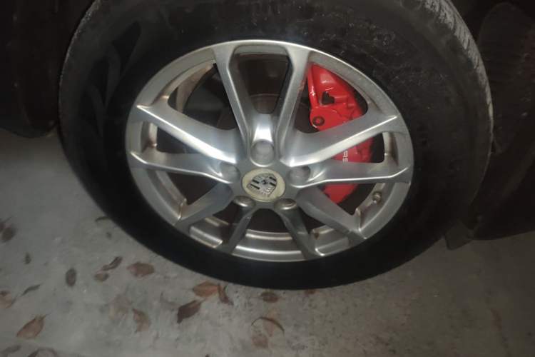 Used Porsche Cayenne 2015 Cayenne 3.0T Right Front Wheel Hub