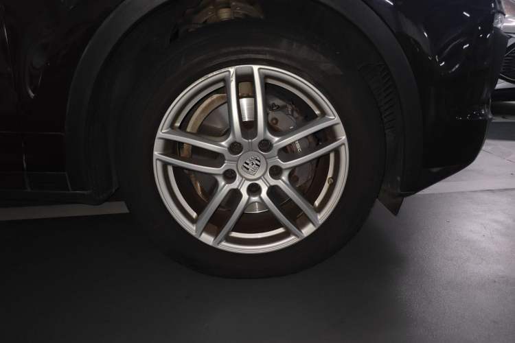 Used Porsche Cayenne 2015 Cayenne 3.0T Right Front Wheel Hub