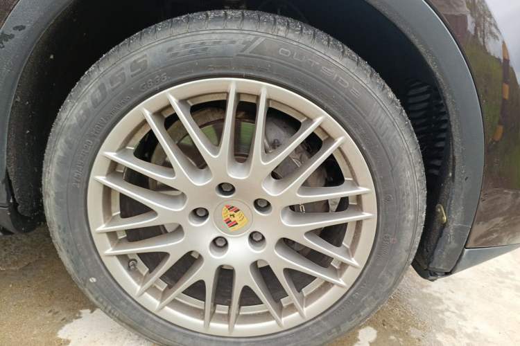 Used Porsche Cayenne 2015 Cayenne 3.0T Right Front Wheel Hub