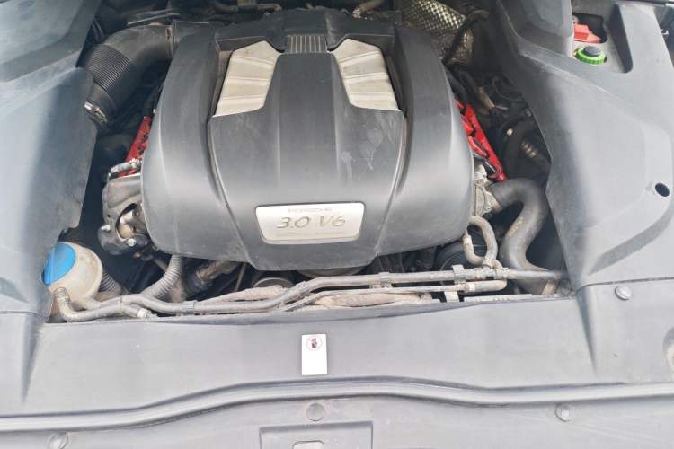 Used Porsche Cayenne 2015 Cayenne 3.0T Engine Bay