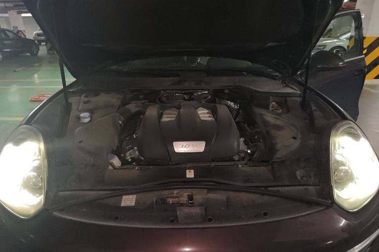 Used Porsche Cayenne 2015 Cayenne 3.0T Engine Bay