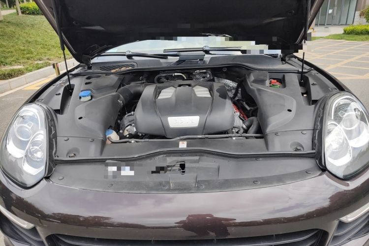 Used Porsche Cayenne 2015 Cayenne 3.0T Engine Bay