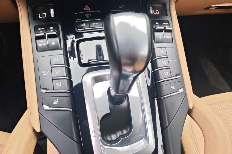 Used Porsche Cayenne 2015 Cayenne 3.0T Gear Lever