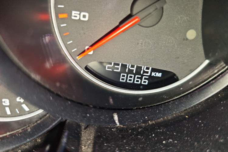Used Porsche Cayenne 2015 Cayenne 3.0T Odometer Close Up