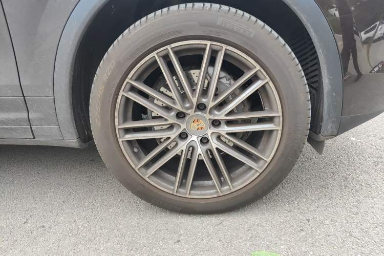 Used Porsche Cayenne 2015 Cayenne 3.0T Right Front Wheel Hub