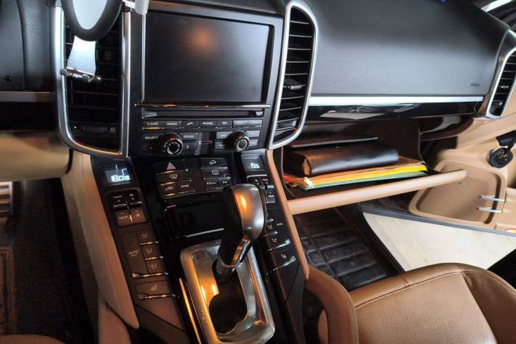 Used Porsche Cayenne 2015 Cayenne 3.0T Audio And AC Panel