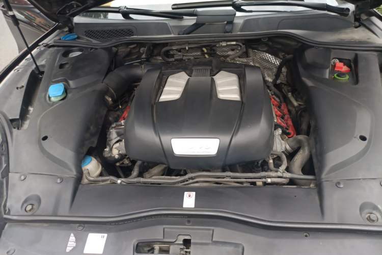 Used Porsche Cayenne 2015 Cayenne 3.0T Engine Bay