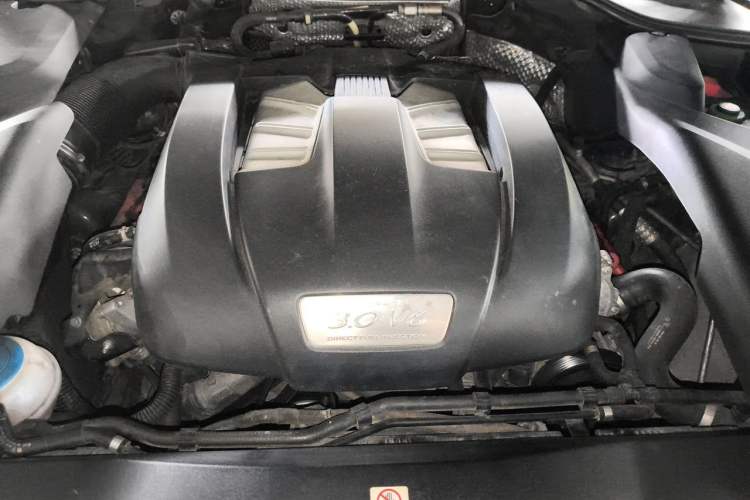 Used Porsche Cayenne 2015 Cayenne 3.0T Engine Bay