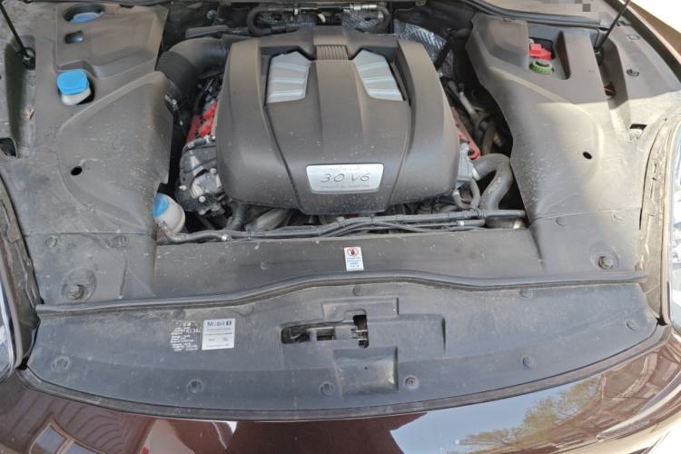 Used Porsche Cayenne 2015 Cayenne 3.0T Engine Bay
