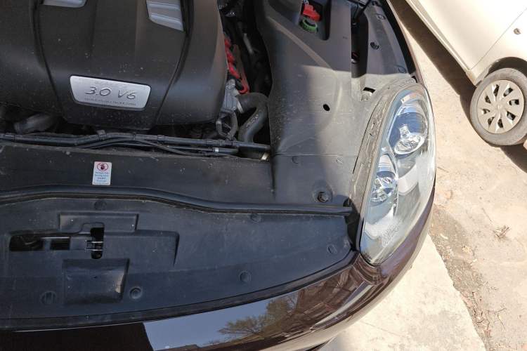 Used Porsche Cayenne 2015 Cayenne 3.0T Engine Bay Left