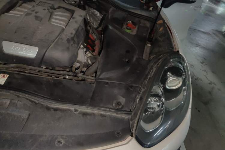 Used Porsche Cayenne 2015 Cayenne 3.0T Engine Bay Left