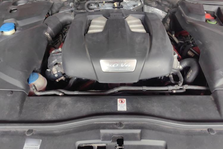 Used Porsche Cayenne 2015 Cayenne 3.0T Engine Bay