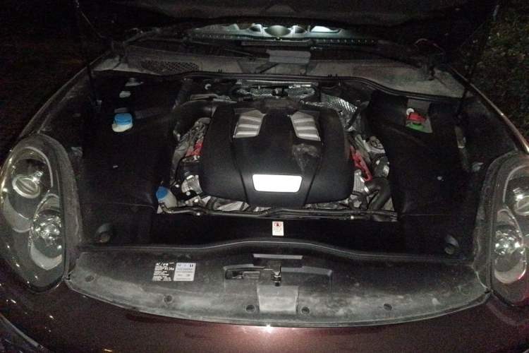 Used Porsche Cayenne 2015 Cayenne 3.0T Engine Bay