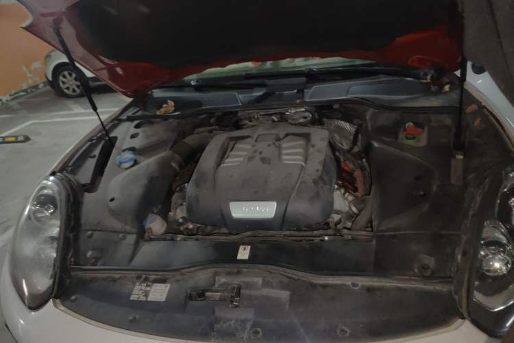 Used Porsche Cayenne 2015 Cayenne 3.0T Engine Bay