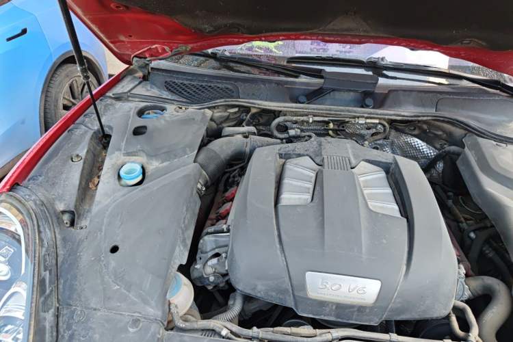 Used Porsche Cayenne 2015 Cayenne 3.0T Engine Bay Right
