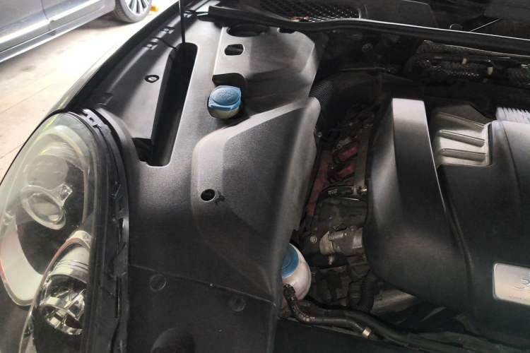 Used Porsche Cayenne 2015 Cayenne 3.0T Engine Bay Right