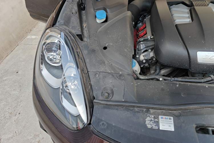 Used Porsche Cayenne 2015 Cayenne 3.0T Engine Bay Right