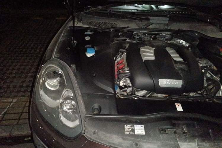 Used Porsche Cayenne 2015 Cayenne 3.0T Engine Bay Right