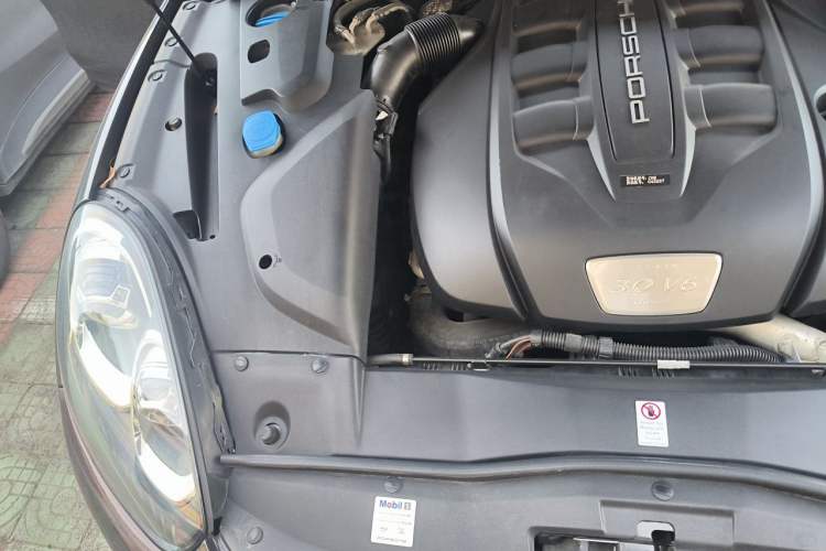 Used Porsche Cayenne 2015 3.0T Engine Bay Right