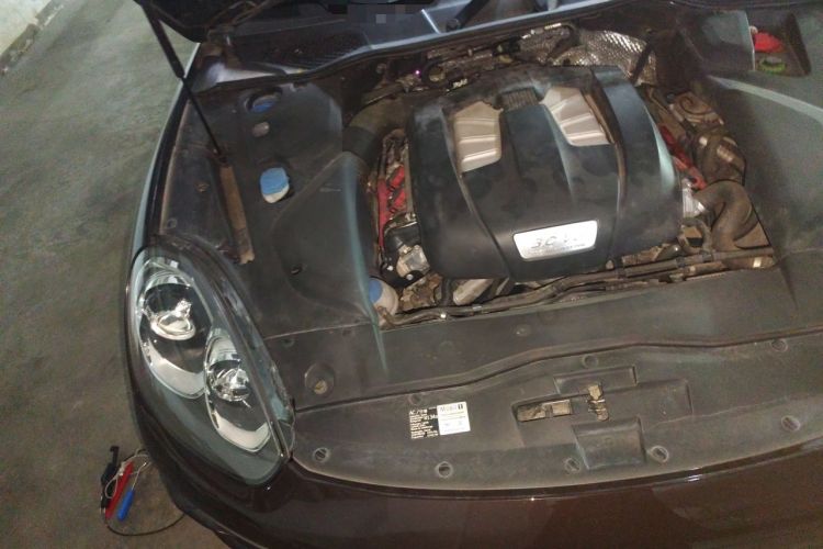 Used Porsche Cayenne 2015 Cayenne 3.0T Engine Bay Right