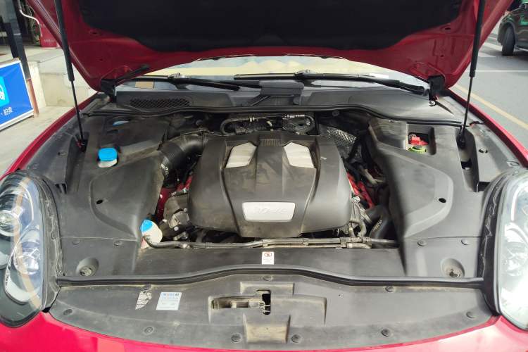 Used Porsche Cayenne 2015 Cayenne 3.0T Engine Bay
