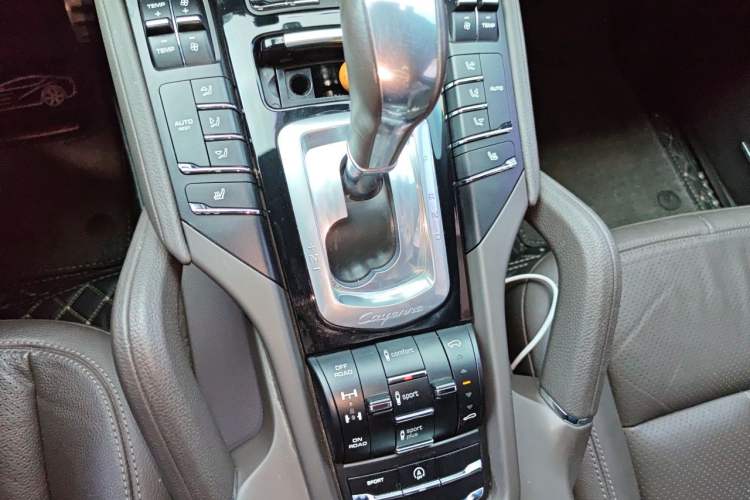 Used Porsche Cayenne 2015 Cayenne 3.0T Gear Lever