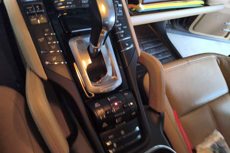 Used Porsche Cayenne 2015 Cayenne 3.0T Gear Lever