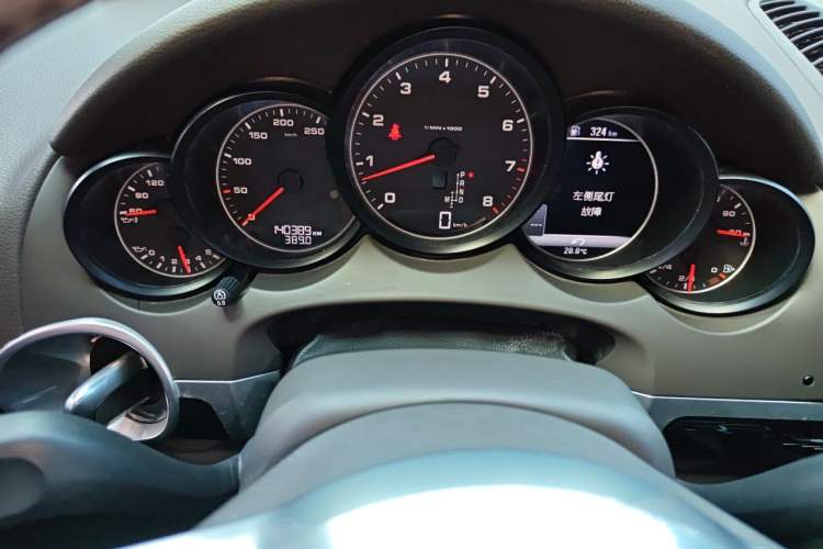 Used Porsche Cayenne 2015 Cayenne 3.0T Odometer Close Up