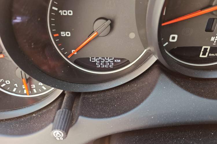 Used Porsche Cayenne 2015 Cayenne 3.0T Odometer Close Up