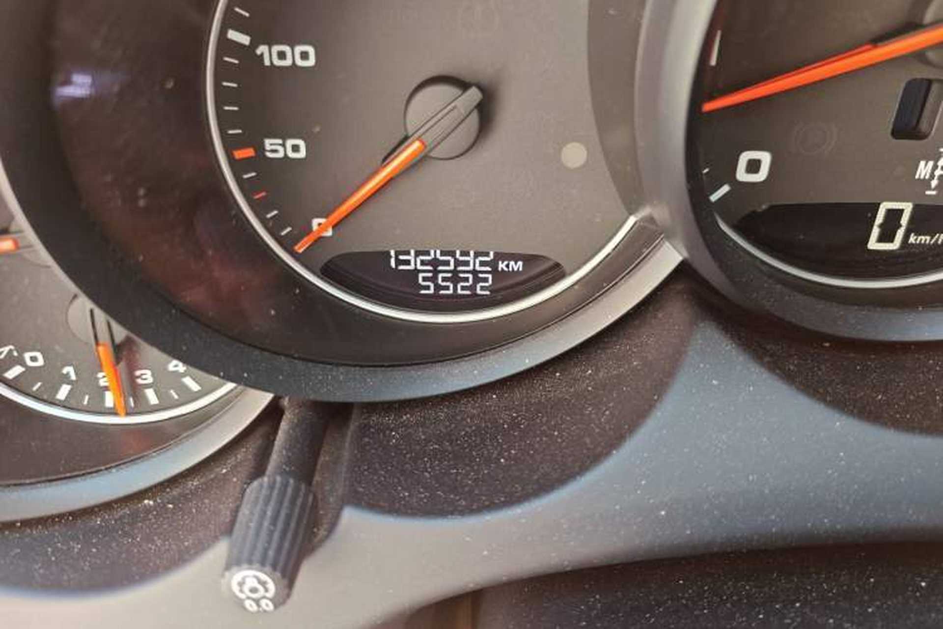 Used Porsche Cayenne 2015 Cayenne 3.0T Odometer Close Up