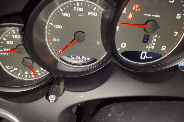 Used Porsche Cayenne 2015 Cayenne 3.0T Odometer Close Up