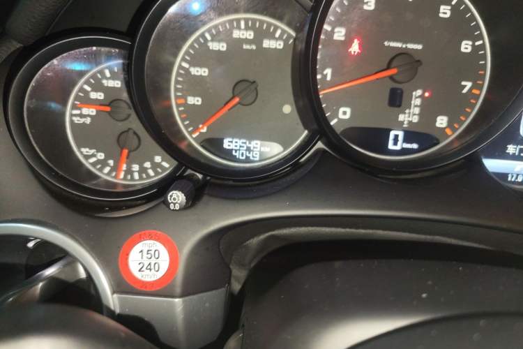 Used Porsche Cayenne 2015 Cayenne 3.0T Odometer Close Up