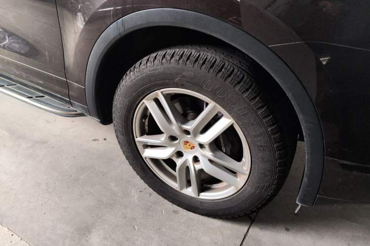 Used Porsche Cayenne 2015 Cayenne 3.0T Right Front Wheel Hub