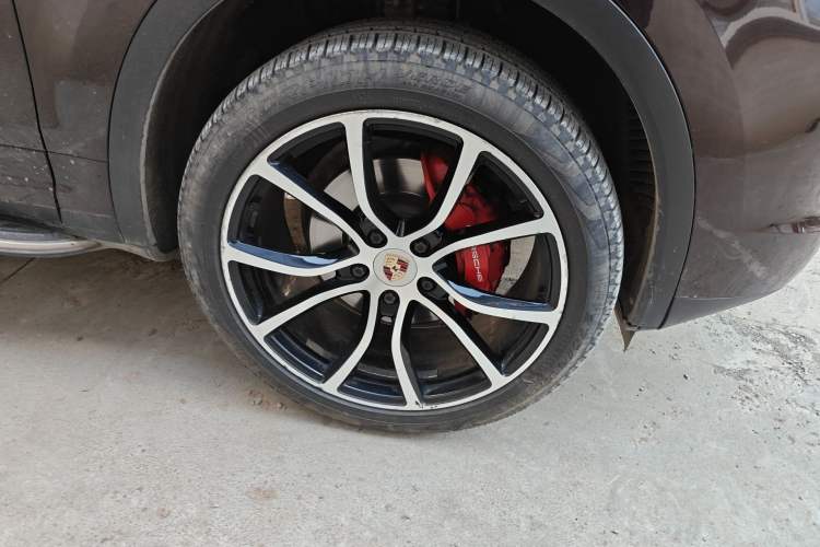 Used Porsche Cayenne 2015 Cayenne 3.0T Right Front Wheel Hub
