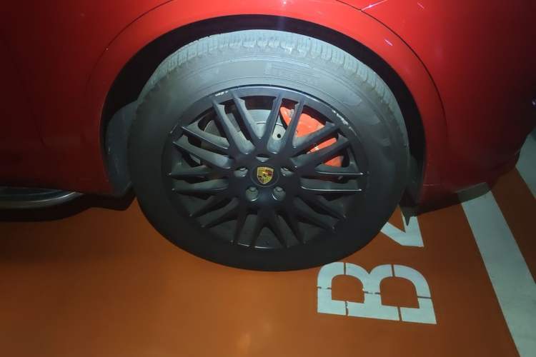 Used Porsche Cayenne 2015 Cayenne GTS 3.6T Right Front Wheel Hub