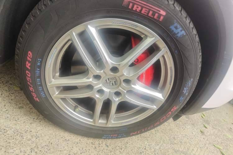 Used Porsche Cayenne 2015 Cayenne S 3.6T Right Front Wheel Hub