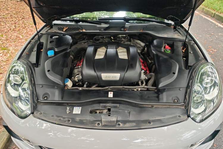 Used Porsche Cayenne 2015 Cayenne 3.0T Engine Bay
